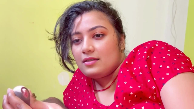 OMG! Üvey annemle yalnızım ve sıkı sikimi sikmek için yardım istedim