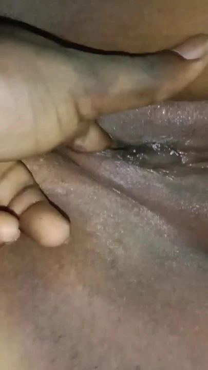 Üvey kız arkadaşımın amına yağla masaj yaptı ve parmaklandı. | Klip 2