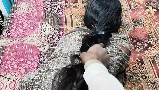 Karı koca yatak odasında bütün gece seks yapıyor