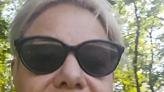 Doğanın Ortasında Olgun, Azin Bir MILF'le Yatacak Yabancı Birini Arıyorum.