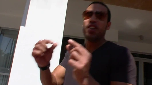 Çaresiz evli kadın seks için yalvarıyor