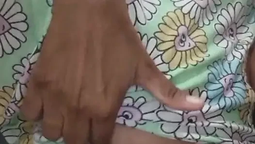 18+ üniversiteli kız büyük göğüsleri ve ıslak Sri Lankalı yerel ile ilk kez musterbate oluyor