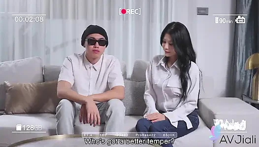 Xian'erai uzun mesafeli sevgilisiyle tutkulu seksin tadını çıkarıyor