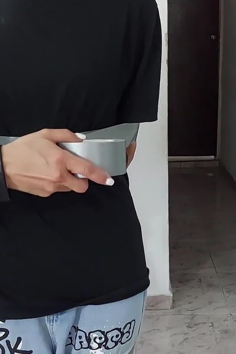 Hevesli 18 yaşındaki komşu orta yaşlı seksi kadın esaret oyun zamanı için bağlı ve ağzı tıkalı