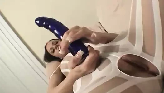 İzle beni oyuncak benim sıkı kedi içinde bir seksi vücut çorap