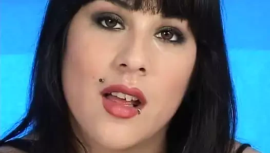 İri göğüslü amatör latin Lorena'nın makyajı iki büyük yaraktan ateşli dölle mahvoldu