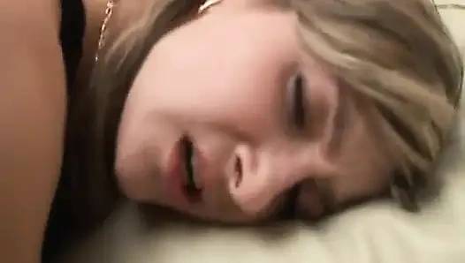 Ateşli bir genç kızla Moskova'da siyah anal yıkım!!