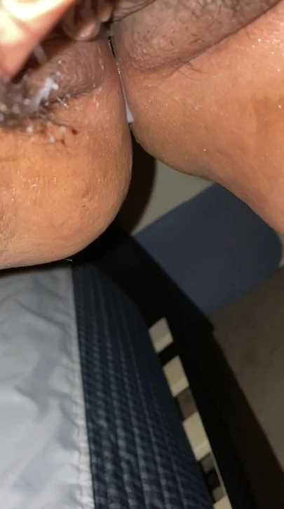 Запретная милфа обожает кримпаи