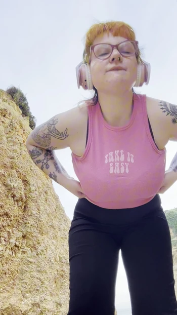 Засветила возбужденная готическая девушка