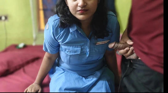 Üniversiteli kız Shraddha büyük yaraklı yaşlı erkekleri seviyor