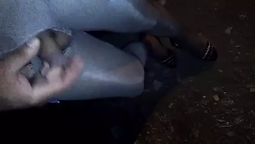 Külotlu çorap açık havada boşalıyor