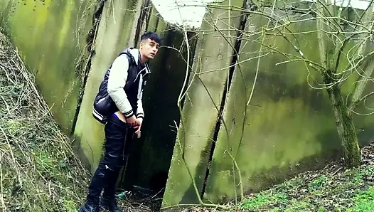 Sonbahar köprünün altında mastürbasyon yapıyor - yumuşak yaraktan döle kadar