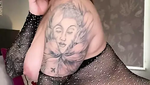 Paige file çoraplı yatakta ve külotsuz götü ve amcığıyla seni azdırıyor