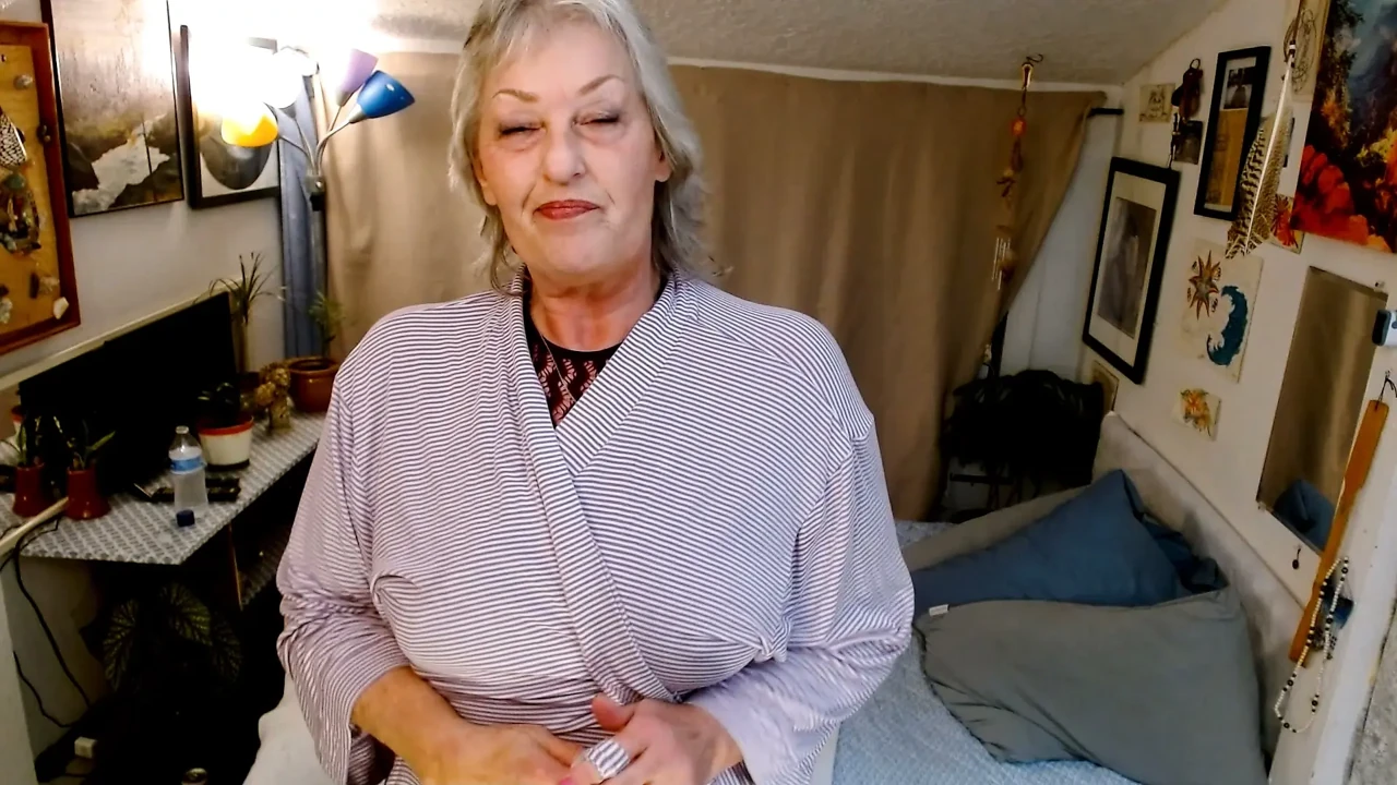 1467 GILF'in kraliçesi DawnSkye1962'den yeni komşuyu baştan çıkarma