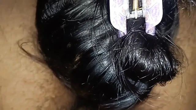 Güzel yenge harika sakso çekiyor ve tüm dölümü swalloed