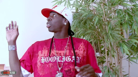 Süper büyük götlü seksi zenci nyomi amına boşalarak sikiliyor