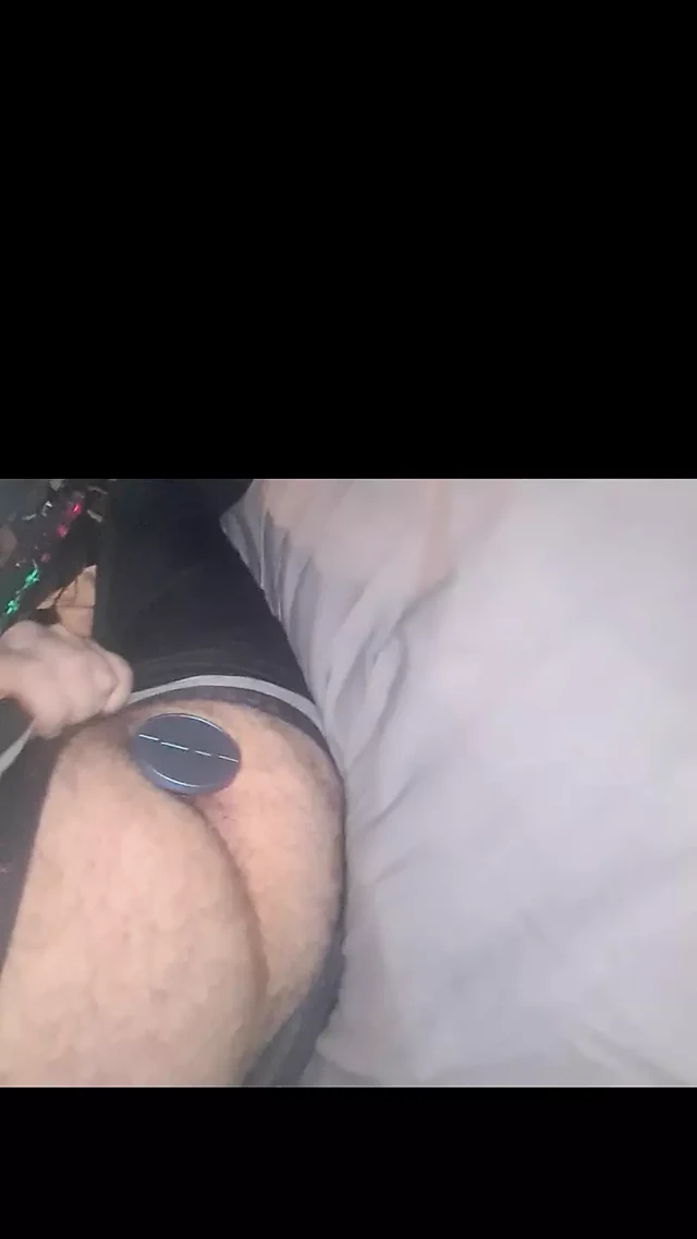 Çeşitli oyuncaklarla göt oyunu