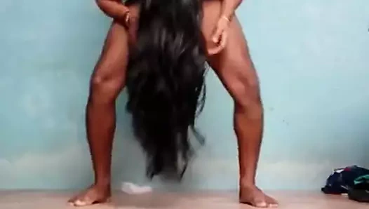 Tamil anuty gösteri ona memeler