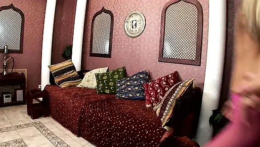 Belden bağlamalı ve göt yalamalı anal seven lezbiyenler