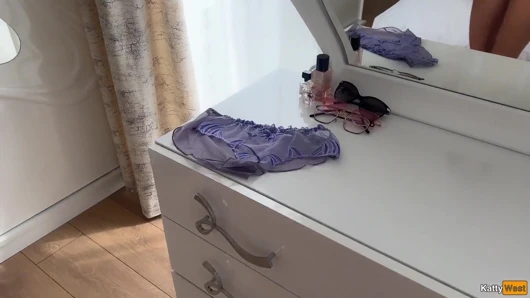 Makyajımı yaparken oda arkadaşım beni sikiyor - ücretsiz dölleme
