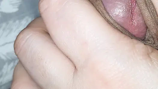 Üvey anne Hintli üvey oğlunu ereksiyonda gördü ve sikine mastürbasyon yapıyor