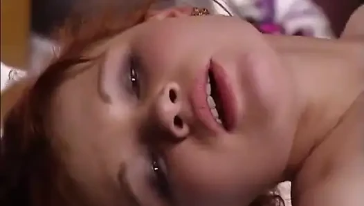 Tatlı olan kızıl saçlı genç teşekkür seks yapıyor