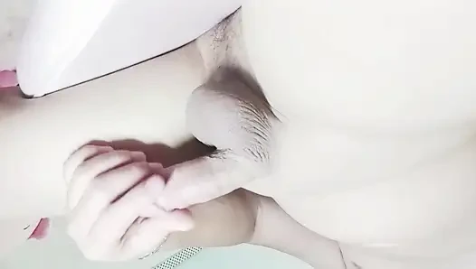 Merhaba oğlan genç emiyor