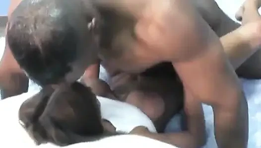 Leeanna siyah yarakla sikiliyor