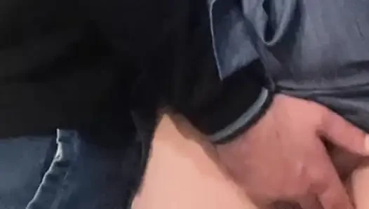 Omg!!! Yabancının kirli parmakları amcığını ovuyor