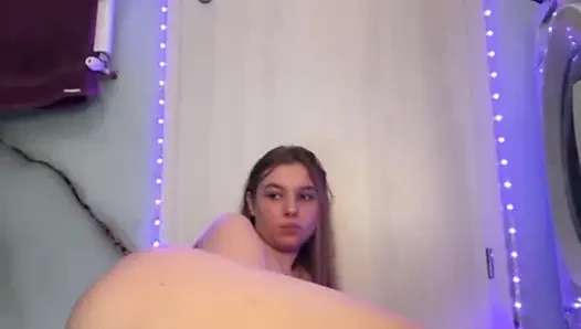 Büyük dildo jucielussie ile fışkırtıyor