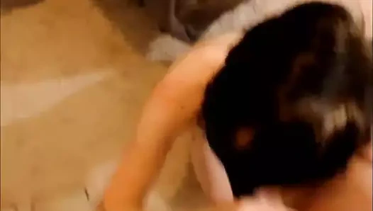 Sıcak maskeli bebeğim veren bir oral seks