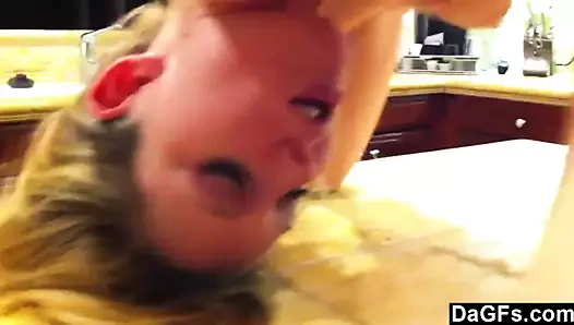 amatör kız alır onu göt perişan ile mutfak eşyaları