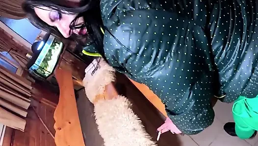 Green Downjacket sigara içmeyi azdırıyor, aşağılıyor ve dağınık döl oyunu