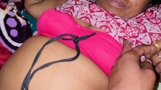 Desi Aunty Pehli Bar Apne Jawan Bhatije Se Chudai Karwai