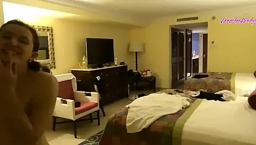 Azgın çift otel balkonunda seks yaparken yakalandı