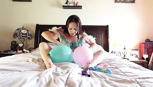 Balonlarımı sikmeyi seviyorum