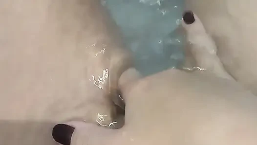 Cezayirli onunla duşta oynuyor