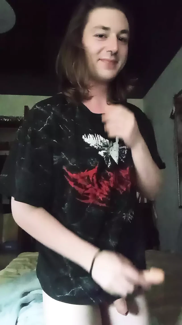 Мое первое видео. Lilith Serah Krauser стонет от маленького дилдо