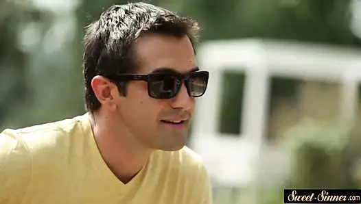 Genç bebek berbat tarafından ona yeni üvey babası