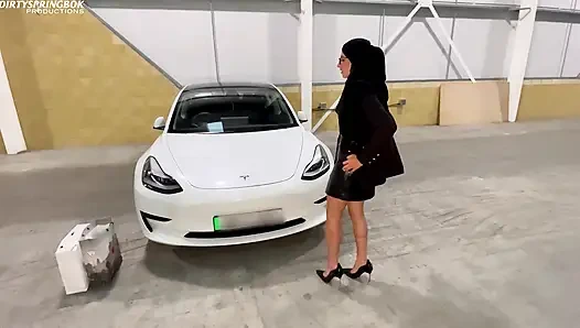 Müslüman evli kadın otoparkta sikiliyor