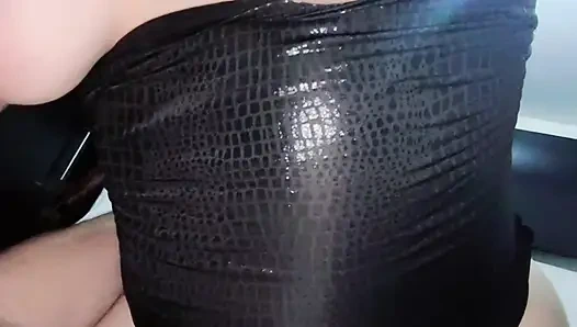 Güzel göğüslü Meksikalı latin sekreter patronunun penisinde oturuyor ve işten sonra oturuyor ateşli latin seviyor