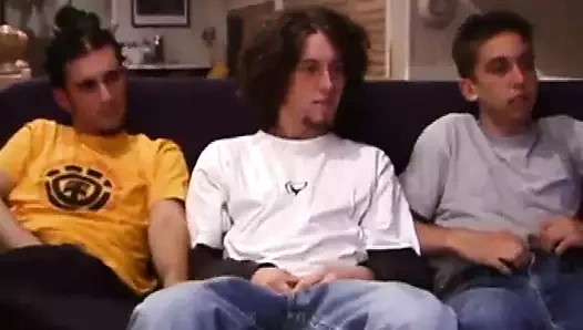 adam ve onun iki arkadaşı alma aşağı için horoz emme eylem