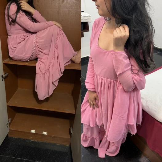 Ghar walon ke kız arkadaşı ko almirah se bahar nikal ke hardcore chudai ki