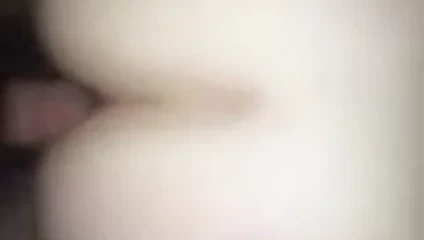 Ca tape fort dans son gros cul fesse !