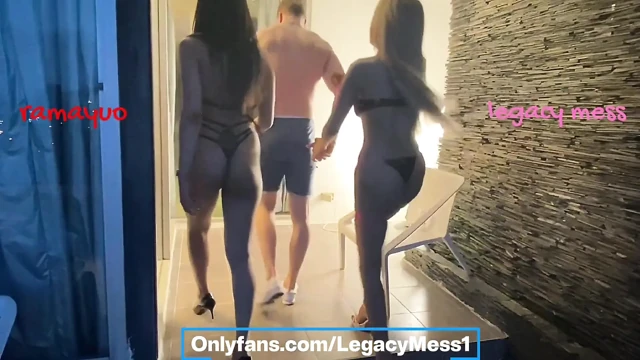 Üçlü çekici seksi çarpıcı büyük memeli büyük yarak açık havada şanslı adamla sikişiyor