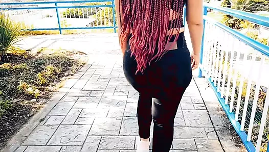 Üvey oğlumla ilk kez, kocamın evde olmamasından yararlanıyorum.