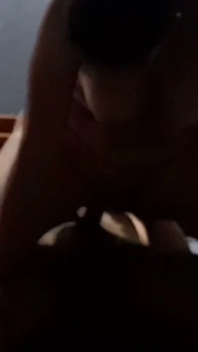 Andy Z 94 büyük yarraklı esmer latino model xhamster'da kalçaları ve göğüsleri iri sıcak orospu karısıyla sikişiyor | Bölüm 1