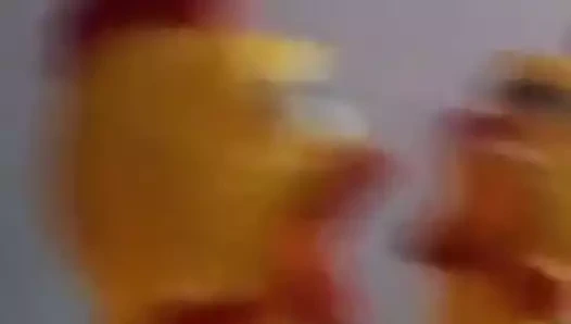 benim kız okşayarak iki büyük musluklar 1