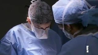 Keşke büyük göğüslere sahip olmayı sevseydi