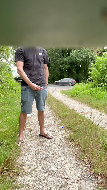 BeENJoY - Handjob in car and huge cumshot on the side of the road in front of the cars that put! Flash dick exhib public